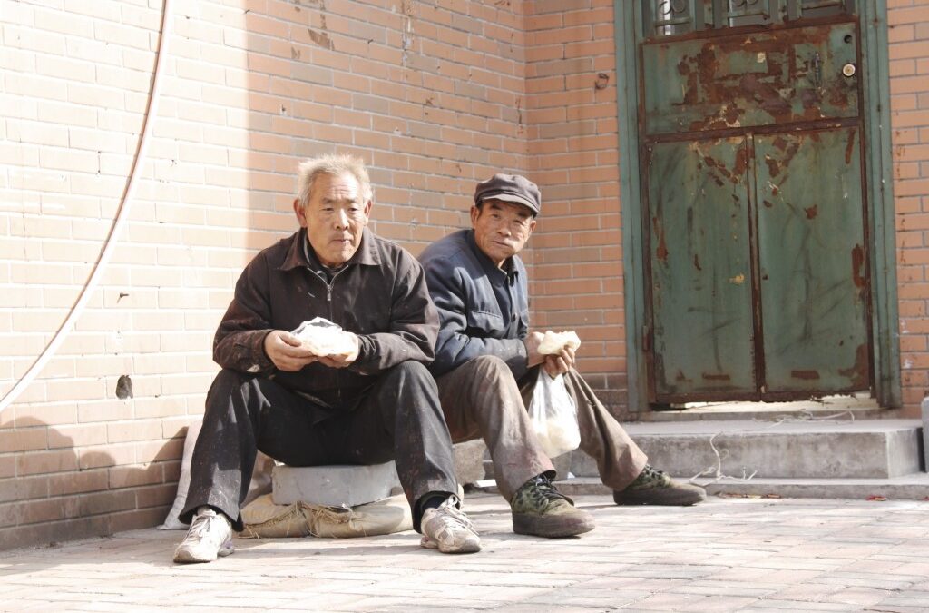 What a Fall Lunch-Time Looks Like on the Streets of China