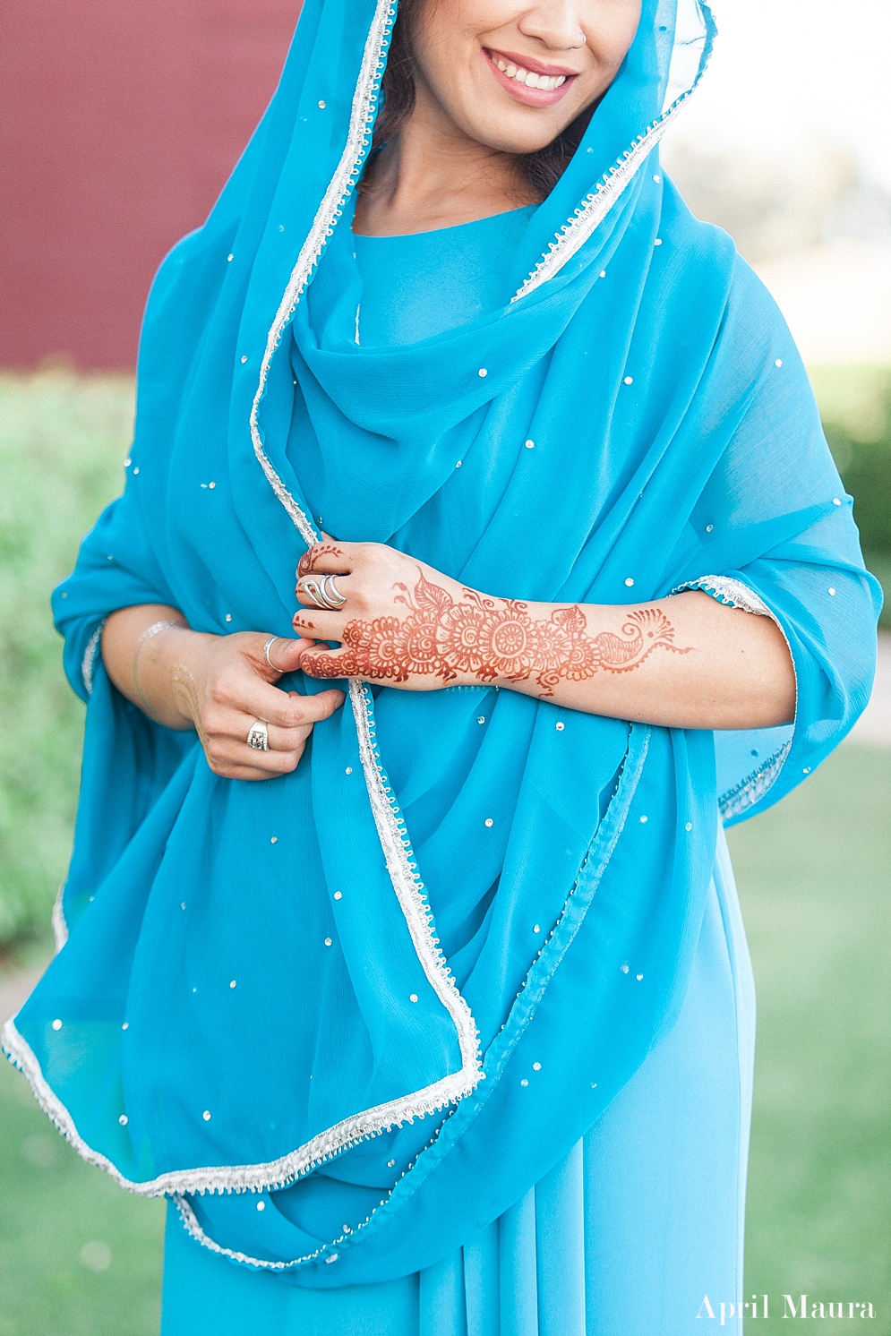 April_Maura_Photography_Mesa_Wedding_Photography_The_Landmark_Restaurant_Henna_bridesmaid.jpg