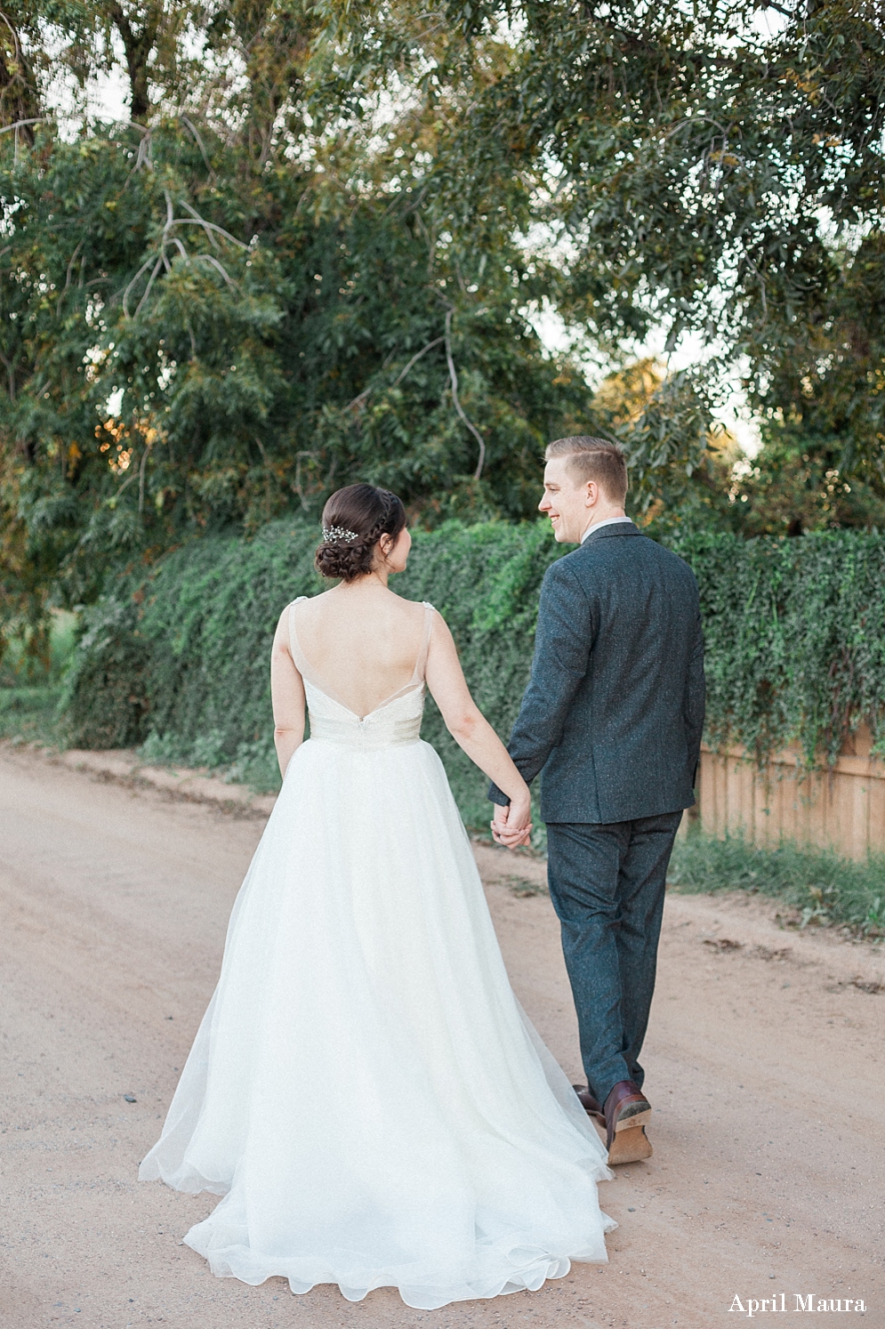 The Elegant Barn Gilbert Wedding Photos | Gilbert Wedding Photographer | April Maura Photography | https://aprilmaura.com_0002