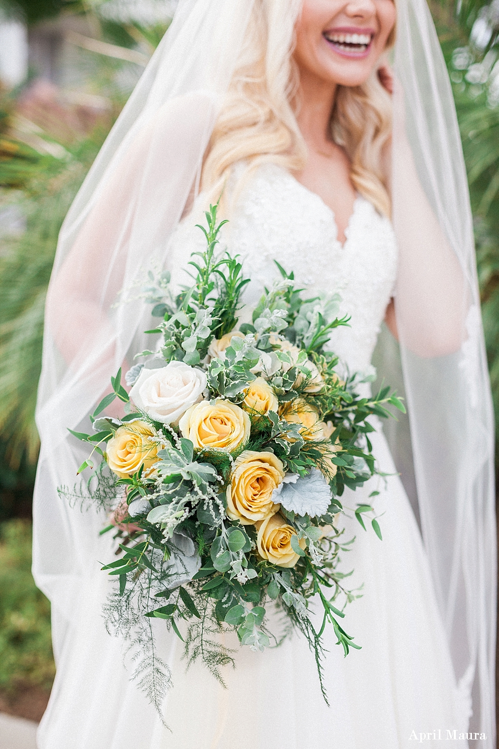 soft yellow wedding bouquet | Hotel Valley Ho Wedding Photos | Scottsdale and Phoenix Wedding Photographer | April Maura Photography | www.aprilmaura.com_0046.jpg