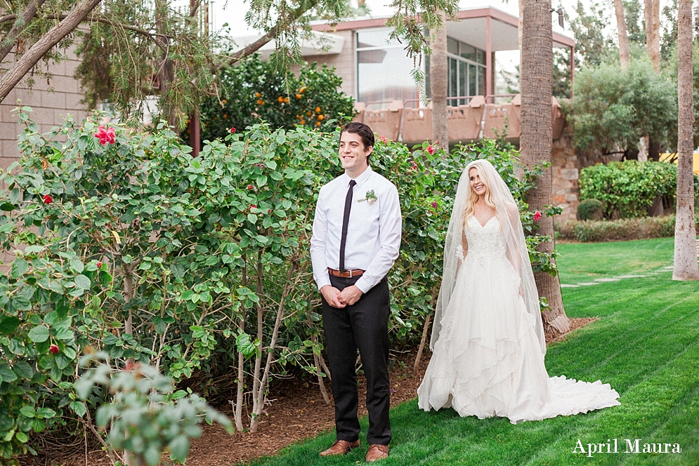 first look at a wedding | Hotel Valley Ho Wedding Photos | Scottsdale and Phoenix Wedding Photographer | April Maura Photography | www.aprilmaura.com_0048.jpg